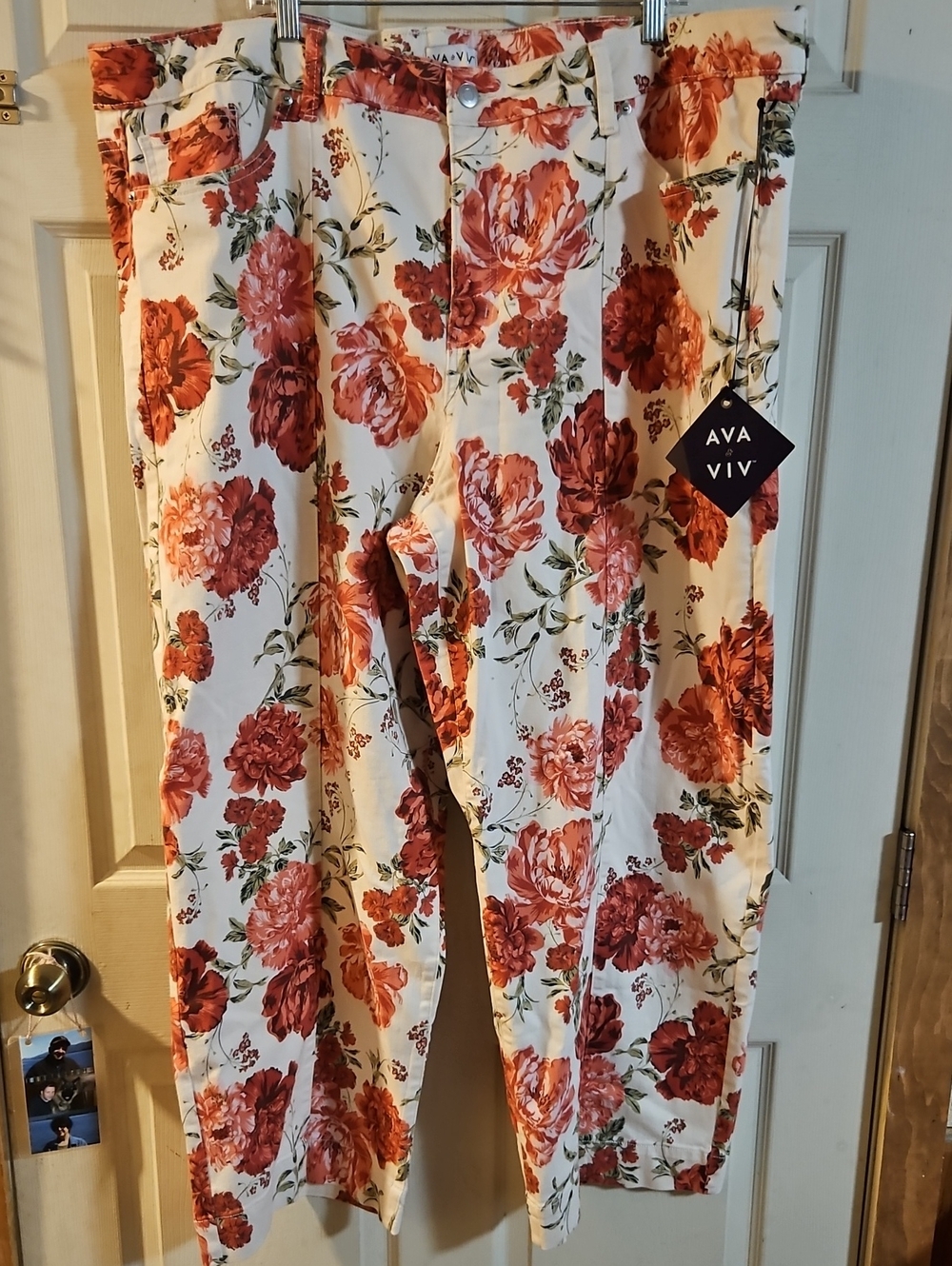 Ava & Viv Women’s High-Rise Straight Leg Jeans: Rose Print: NEW WITH TAGS: SZ 28